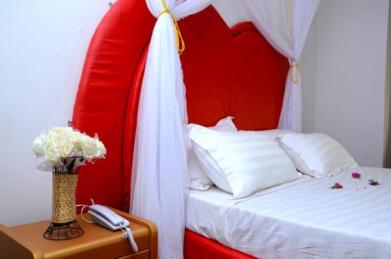 Dianwill Hotel Entebbe Exterior photo