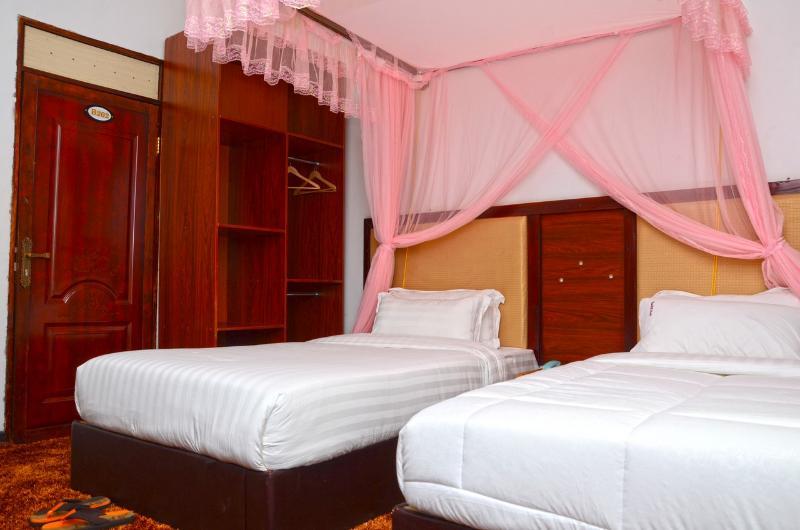 Dianwill Hotel Entebbe Exterior photo